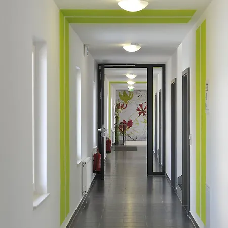 酒店 Campuszwei Komfortable Doppelzimmer & Mit Kueche Zentral In Ideal Fuer Business & Langzeitaufenthalte 24h Check In Bis 14 Jahre Uebernachten Kostenlos 路德维希堡