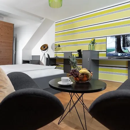 酒店 Campuszwei Komfortable Doppelzimmer & Mit Kueche Zentral In Ideal Fuer Business & Langzeitaufenthalte 24h Check In Bis 14 Jahre Uebernachten Kostenlos 路德维希堡