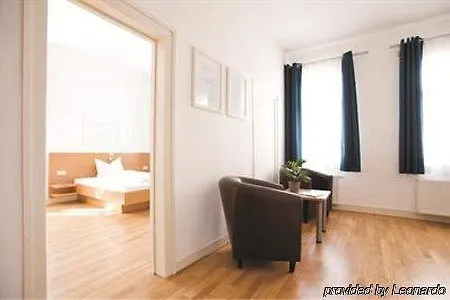 Campuszwei Komfortable Doppelzimmer & Mit Kueche Zentral In Ideal Fuer Business & Langzeitaufenthalte 24h Check In Bis 14 Jahre Uebernachten Kostenlos 3*